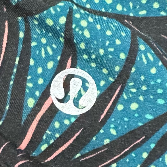 🥈 114. LULULEMON size 4 speed shorts palm lace tofino teal multicolor & black - Picture 8 of 10